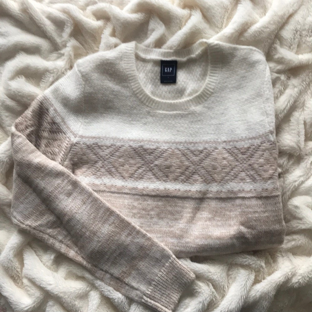 Gap sweater